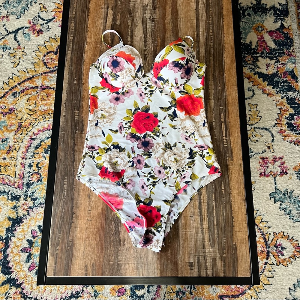 Cupshe Floral One-Piece Swimsuit - Size M